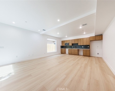1065 S Corning Street - Photo Thumbnail 16