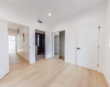 1065 S Corning Street - Photo Thumbnail 22