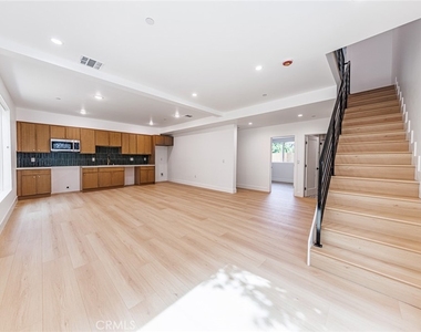 1065 S Corning Street - Photo Thumbnail 7