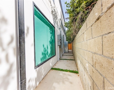 1065 S Corning Street - Photo Thumbnail 3
