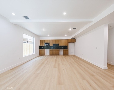 1065 S Corning Street - Photo Thumbnail 8