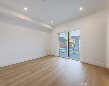 1237 N Orange Drive - Photo Thumbnail 6