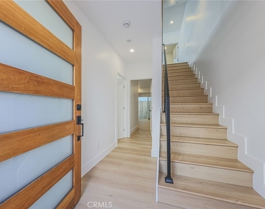 1237 N Orange Drive - Photo Thumbnail 5