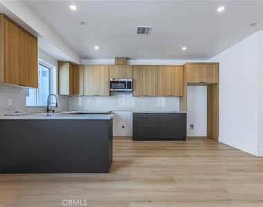 1237 N Orange Drive - Photo Thumbnail 20