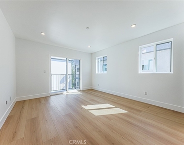 1237 N Orange Drive - Photo Thumbnail 29