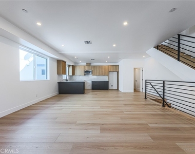 1237 N Orange Drive - Photo Thumbnail 18