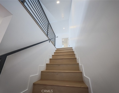 1237 N Orange Drive - Photo Thumbnail 12
