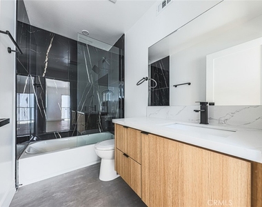 1237 N Orange Drive - Photo Thumbnail 31