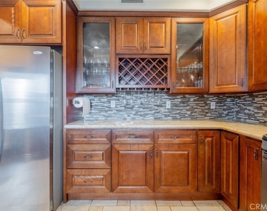 4441 Alumni Avenue - Photo Thumbnail 12