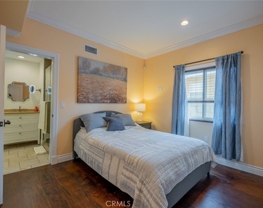 4441 Alumni Avenue - Photo Thumbnail 13