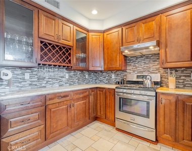 4441 Alumni Avenue - Photo Thumbnail 11
