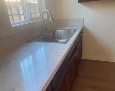 1421 S Valencia Street - Photo Thumbnail 4