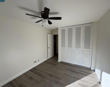 1241 Homestead Ave - Photo Thumbnail 10
