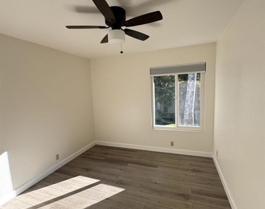 1241 Homestead Ave - Photo Thumbnail 11