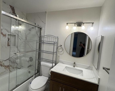 1241 Homestead Ave - Photo Thumbnail 6