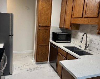 1241 Homestead Ave - Photo Thumbnail 4