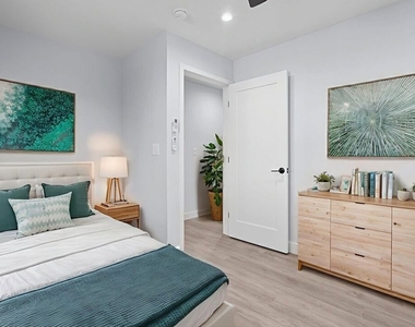 1518 1/4 Stearns Drive - Photo Thumbnail 7
