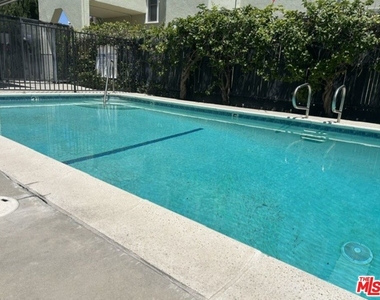 346 S Van Ness Avenue - Photo Thumbnail 4