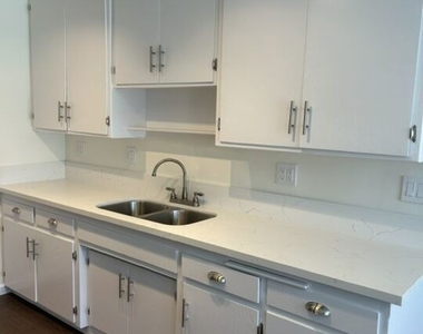 346 S Van Ness Avenue - Photo Thumbnail 10
