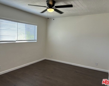 346 S Van Ness Avenue - Photo Thumbnail 16