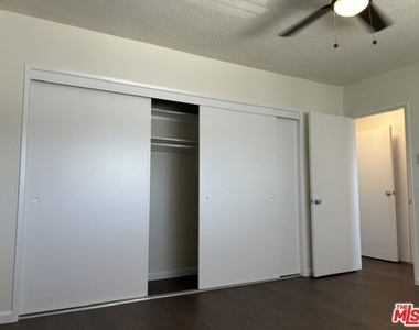 346 S Van Ness Avenue - Photo Thumbnail 17