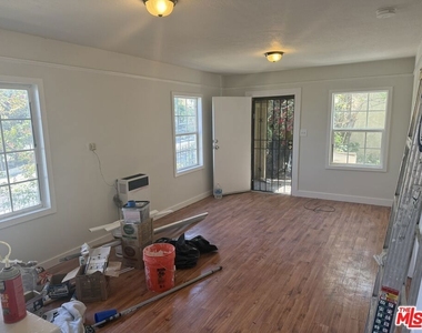 324 Douglas Street - Photo Thumbnail 4