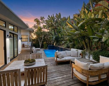 1541 Rising Glen Road - Photo Thumbnail 9