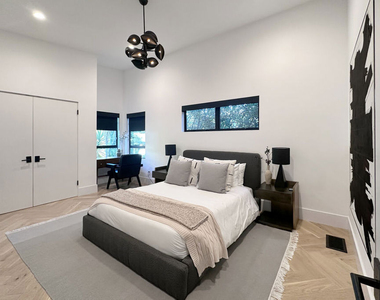 1541 Rising Glen Road - Photo Thumbnail 17