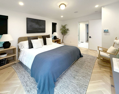 1541 Rising Glen Road - Photo Thumbnail 13