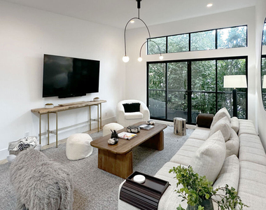 1541 Rising Glen Road - Photo Thumbnail 4