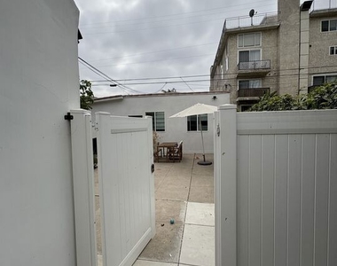 816 1/2 N Mccadden Place - Photo Thumbnail 14