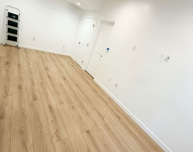 816 1/2 N Mccadden Place - Photo Thumbnail 3