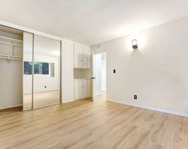 1044 9th Street - Photo Thumbnail 7