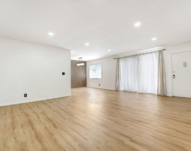 1044 9th Street - Photo Thumbnail 3
