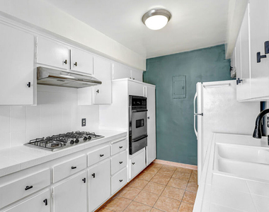 1044 9th Street - Photo Thumbnail 5
