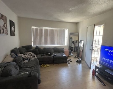 946 S Kingsley Drive - Photo Thumbnail 3