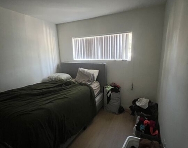 946 S Kingsley Drive - Photo Thumbnail 5