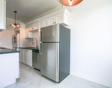 1201 N Crescent Heights Boulevard - Photo Thumbnail 4