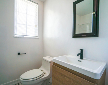 1201 N Crescent Heights Boulevard - Photo Thumbnail 7