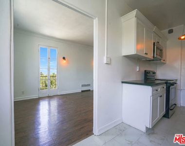1201 N Crescent Heights Boulevard - Photo Thumbnail 2