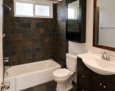 1030 N Orange Grove Avenue - Photo Thumbnail 3