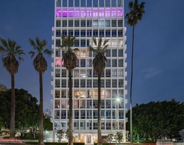 7135 Hollywood Boulevard - Photo Thumbnail 1