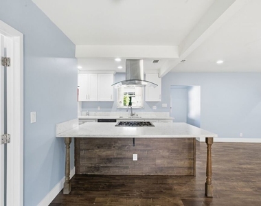 14141 Gault Street - Photo Thumbnail 4