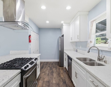 14141 Gault Street - Photo Thumbnail 6