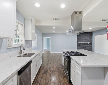 14141 Gault Street - Photo Thumbnail 7