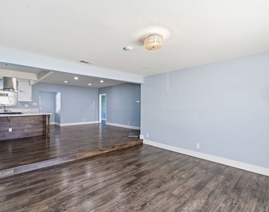 14141 Gault Street - Photo Thumbnail 10