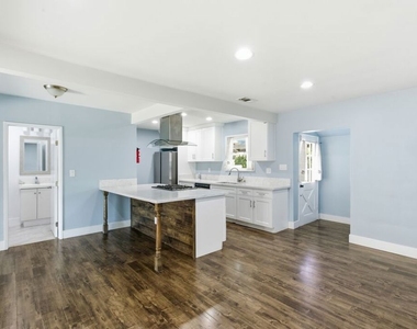 14141 Gault Street - Photo Thumbnail 3
