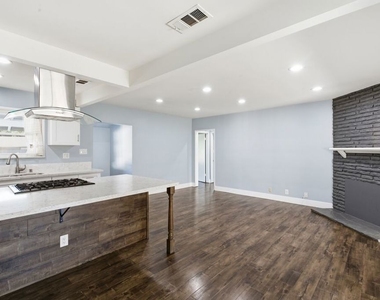 14141 Gault Street - Photo Thumbnail 5