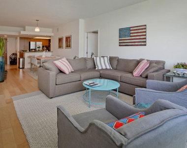 13700 Marina Pointe Drive - Photo Thumbnail 6