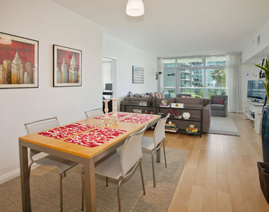 13700 Marina Pointe Drive - Photo Thumbnail 8
